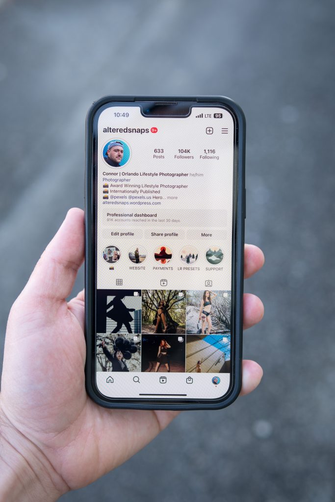 How to be a social media manager that isn’t glued to their phone.